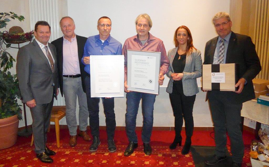 Bildzeile: Obermeister Ralf Marx; Leiter Contracting Ulrich Wenge, DEW21; Thomas Grundmann, Krebs Haustechnik GmbH; Andreas Nitzsche, Nitzsche GmbH; Jennifer Harbich, Handwerkskammer Dortmund und stv. Obermeister Holger Michaelis. (Foto: Innung für Sanitär-, Heizungs- und Klimatechnik Dortmund und Lünen)